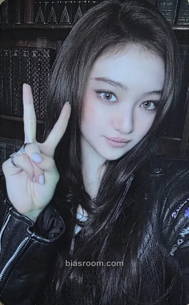 Ella MEOVV GO HARD K-pop photocard