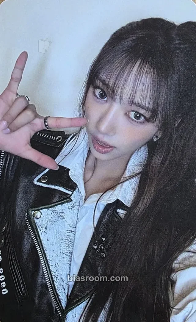 Sooin MEOVV GO HARD K-pop photocard