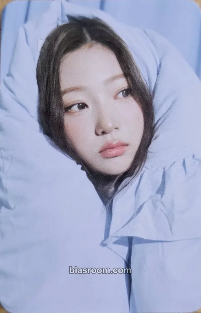 Stella Hearts2Hearts 2026 Season's Greetings K-pop photocard