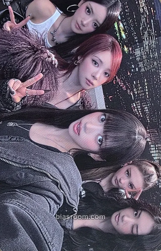 MEOVV GO HARD K-pop photocard