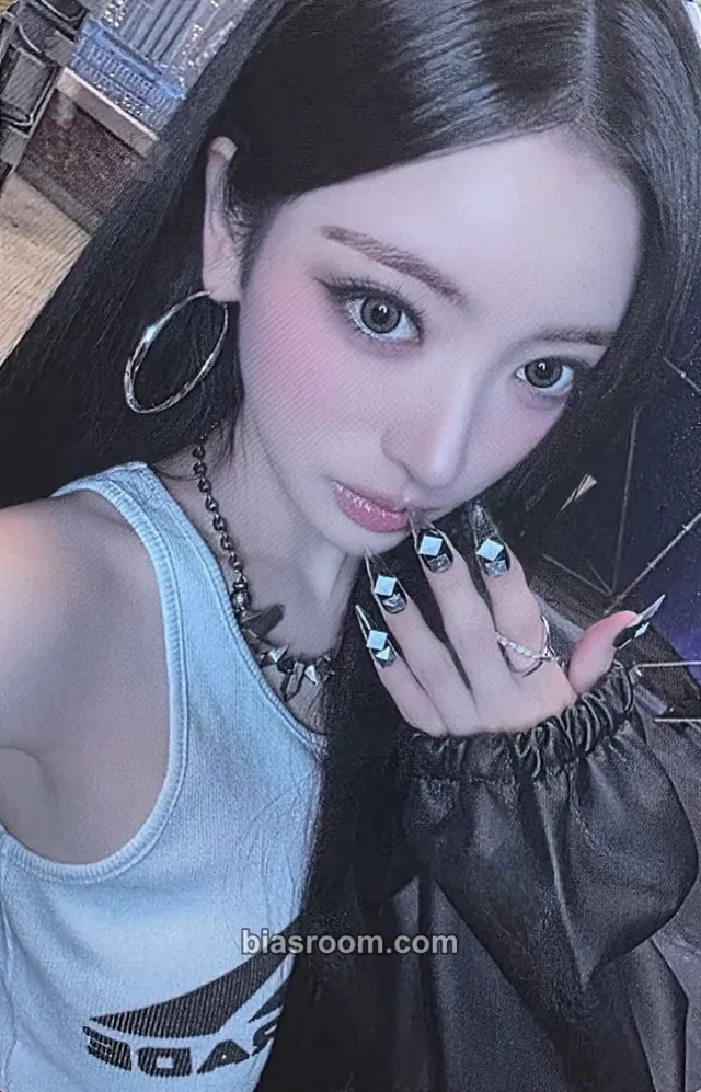 Anna MEOVV GO HARD K-pop photocard