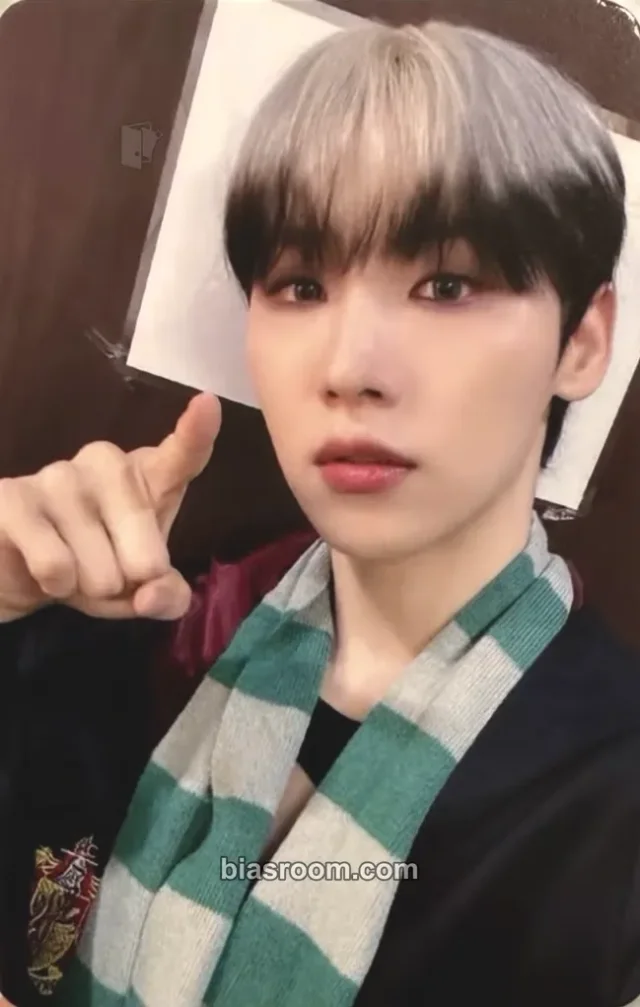 Woong AB6IX THE FUTURE IS OURS : LOST K-pop photocard