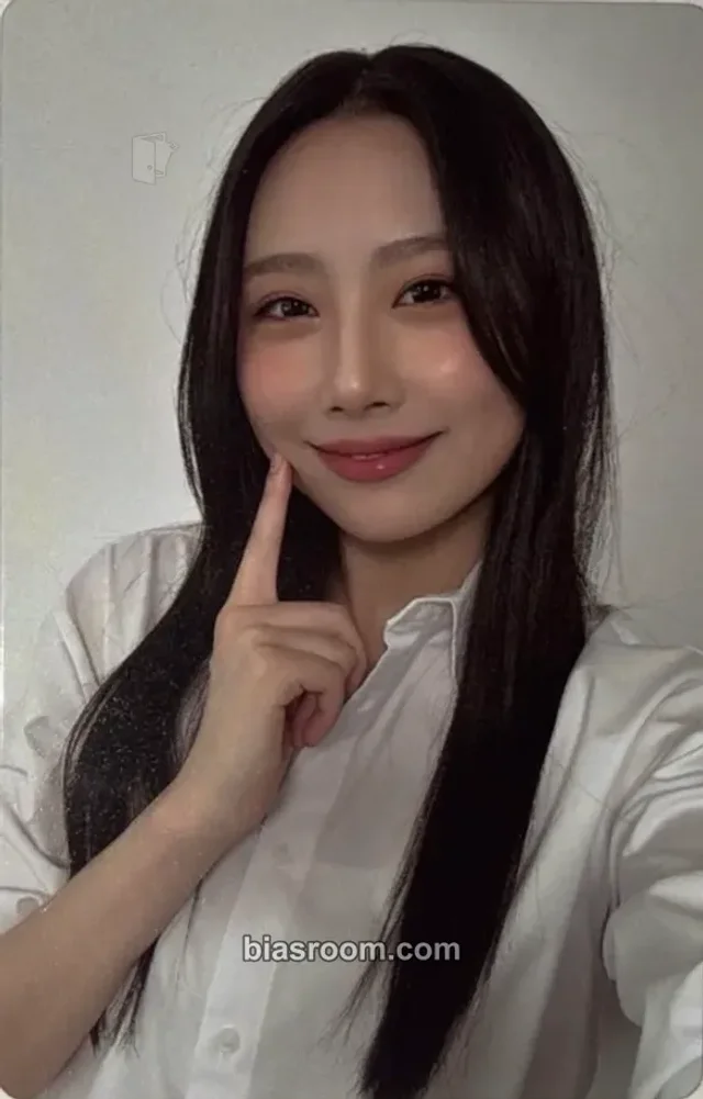 Yewon Hot Issue UNIVERSE TICKET K-pop photocard