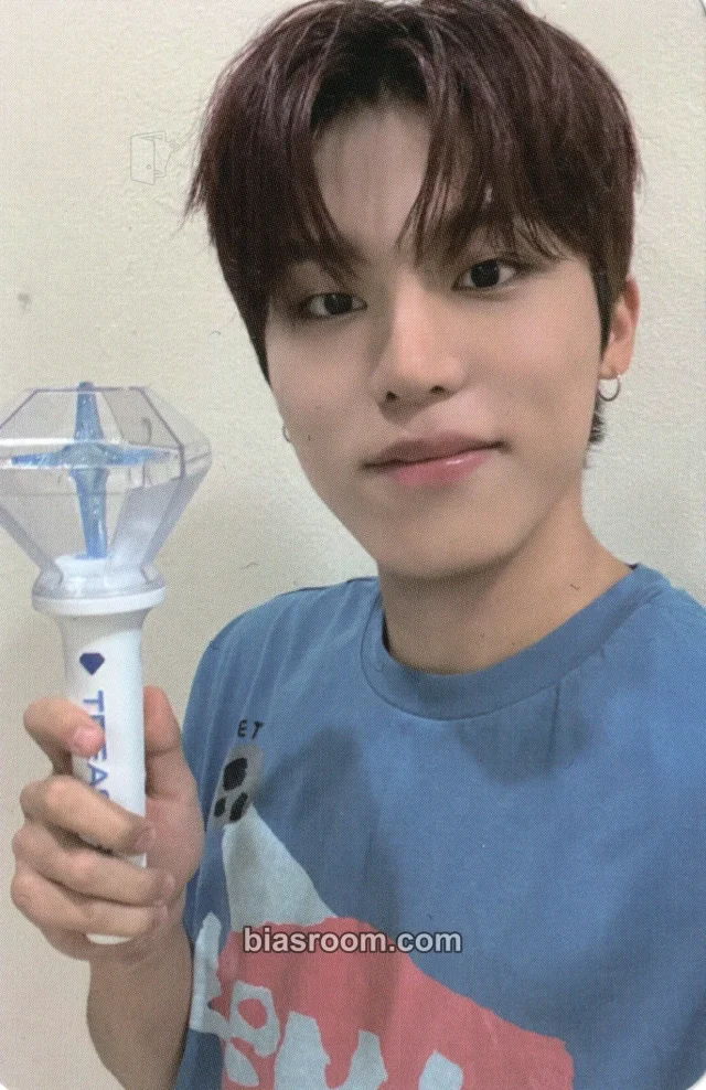 Park Jeongwoo TREASURE Lightstick Version 2 K-pop photocard