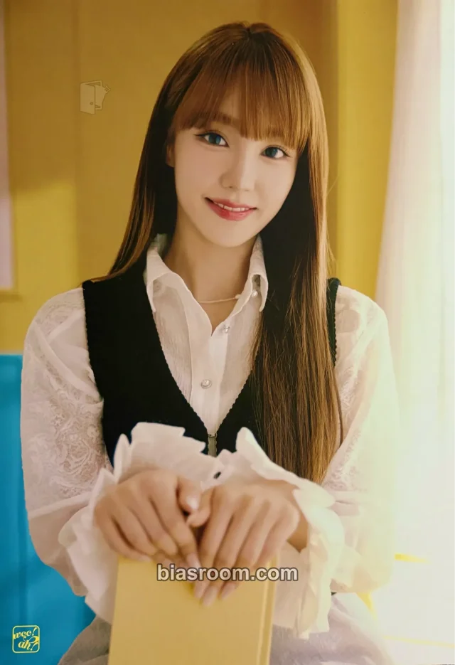 Nana WOOAH 2023 Season's Greetings K-pop photocard