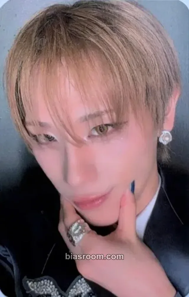 Haru XLOV SERVING-X Asia Tour 2026 K-pop photocard