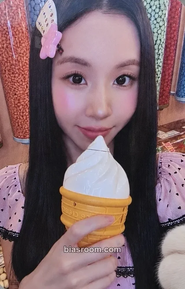 Chaeyoung TWICE TWICE The Thrill (11th Anniversary Pop-Up) K-pop photocard