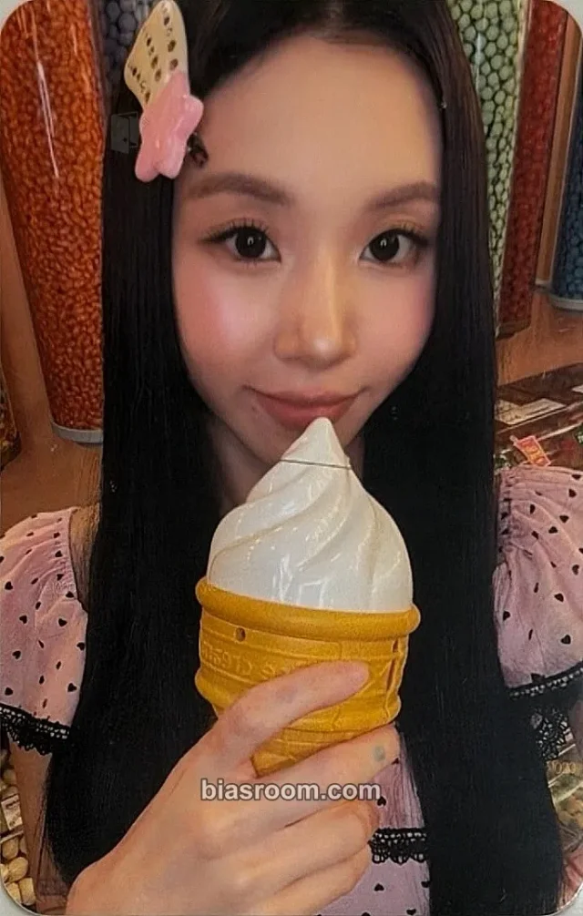 Chaeyoung TWICE TWICE The Thrill (11th Anniversary Pop-Up) K-pop photocard