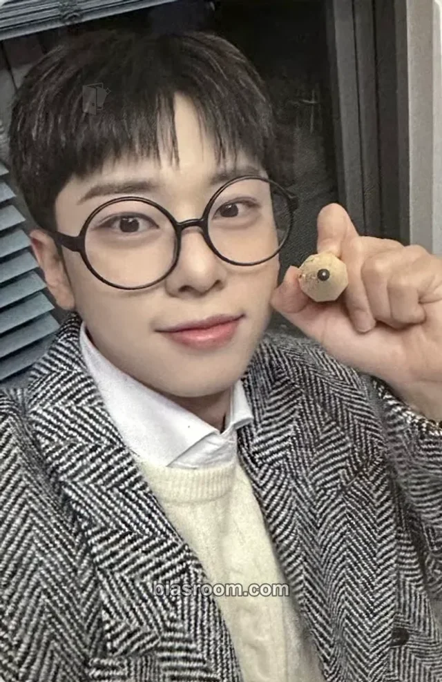 Donghyun AB6IX BORN LIKE THIS K-pop photocard
