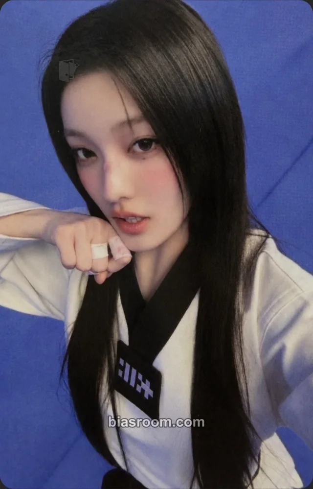 Photocard K-pop de Iroha ILLIT ILLIT LIVE ‘PRESS START♥︎︎︎’