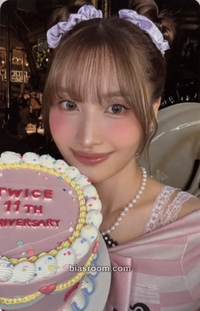 Photocard K-pop Momo TWICE TWICE The Thrill (11th Anniversary Pop-Up)