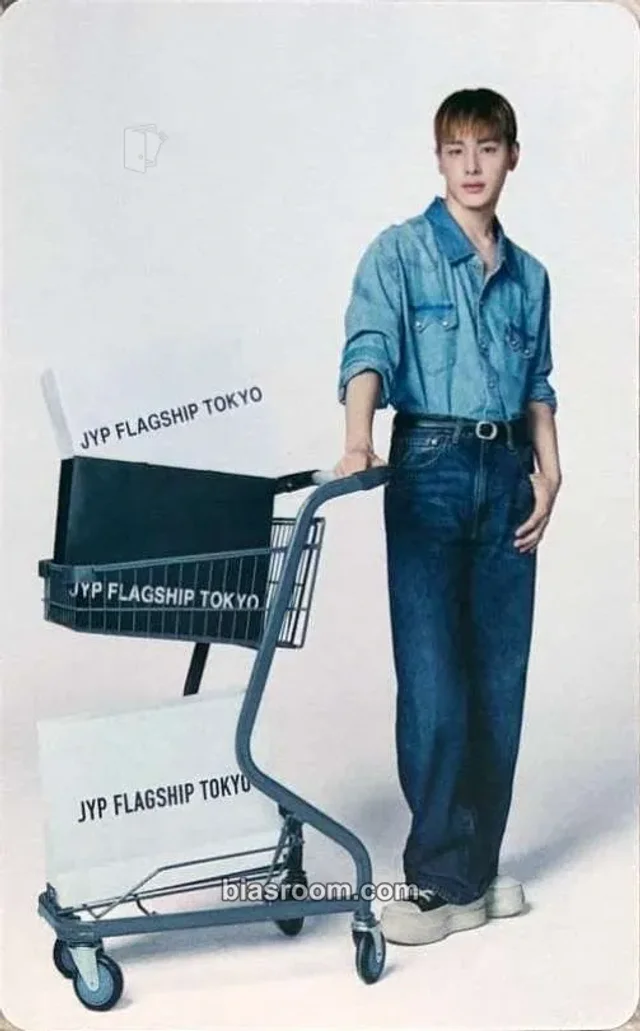 Haru NEXZ JYP FLAGSHIP TOKYO K-pop photocard