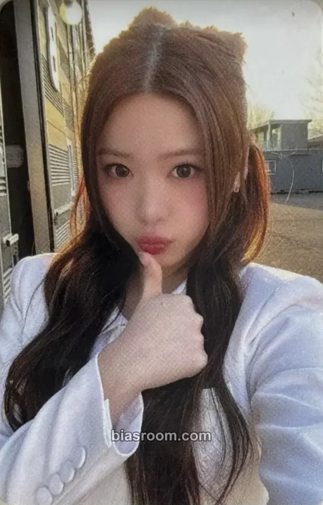 Zena RESCENE Glow Up K-pop photocard