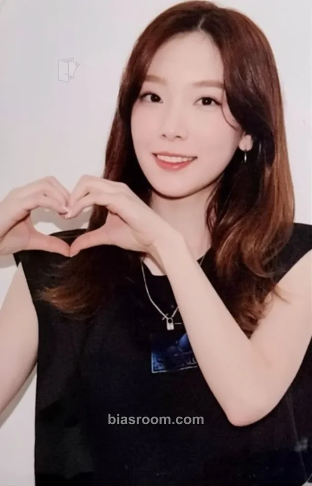 Taeyeon Girls' Generation YSNEAKERS X ASTELL&ASPR Sneakers K-pop photocard