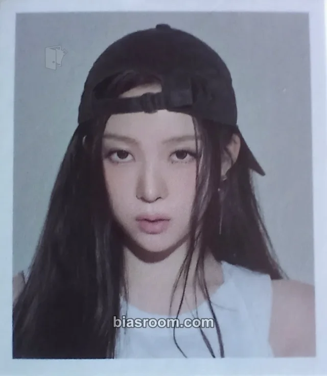 Photocard K-pop di Narin MEOVV BITE NOW