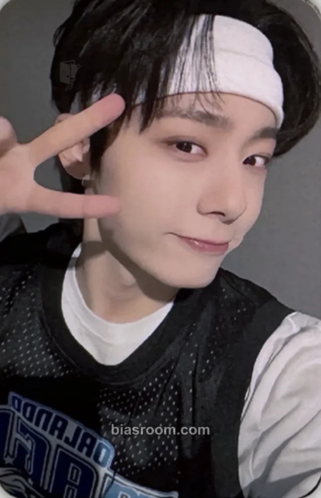 Hwanwoong ONEUS Between the Earth and the Moon Part.3 2025 Fan Concert K-pop photocard