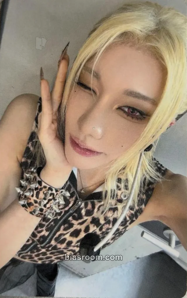 Rui XLOV SERVING-X Asia Tour 2026 K-pop photocard