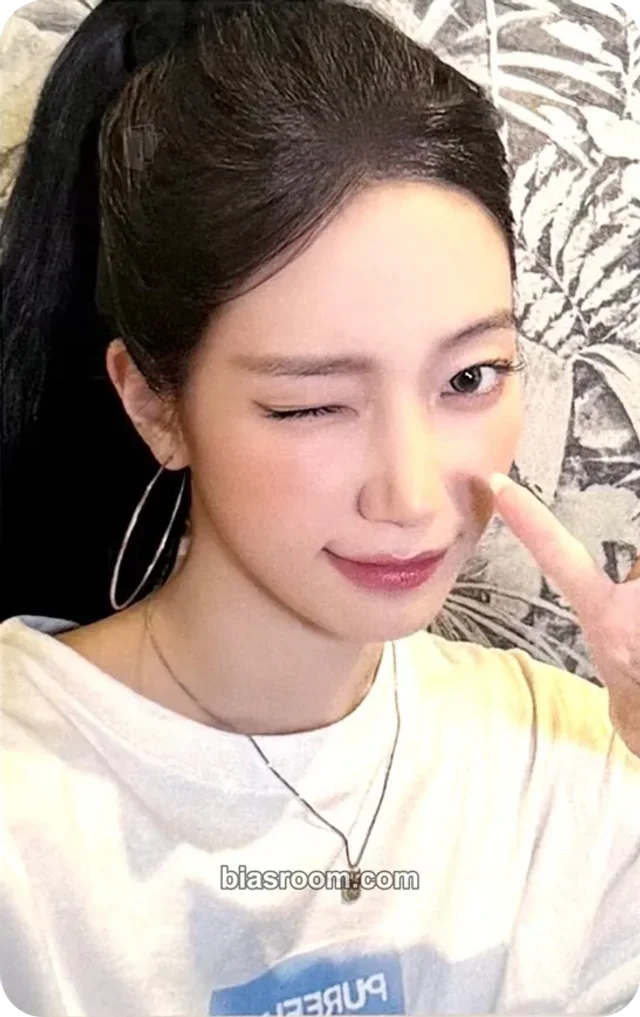 Kazuha LE SSERAFIM Pureflow Tour (2026) K-pop photocard