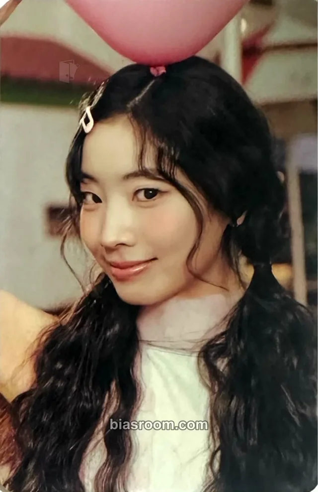 Photocard K-pop de Dahyun TWICE TWICE The Thrill (11th Anniversary Pop-Up)