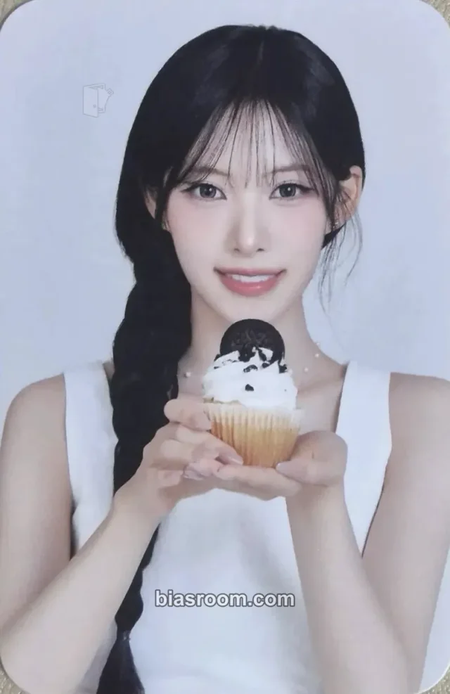 Liv RESCENE GrainOn x RESCENE K-pop photocard