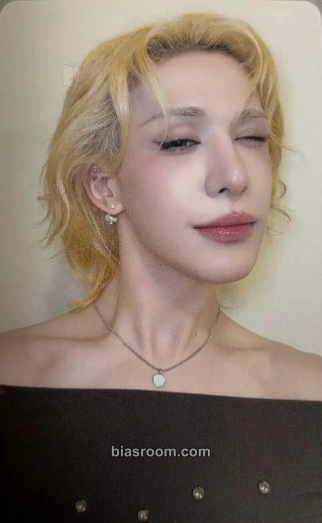 Wumuti XLOV SERVING-X Asia Tour 2026 K-pop photocard