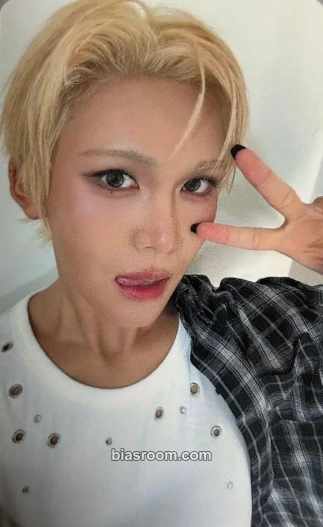 Hyun XLOV SERVING-X Asia Tour 2026 K-pop photocard