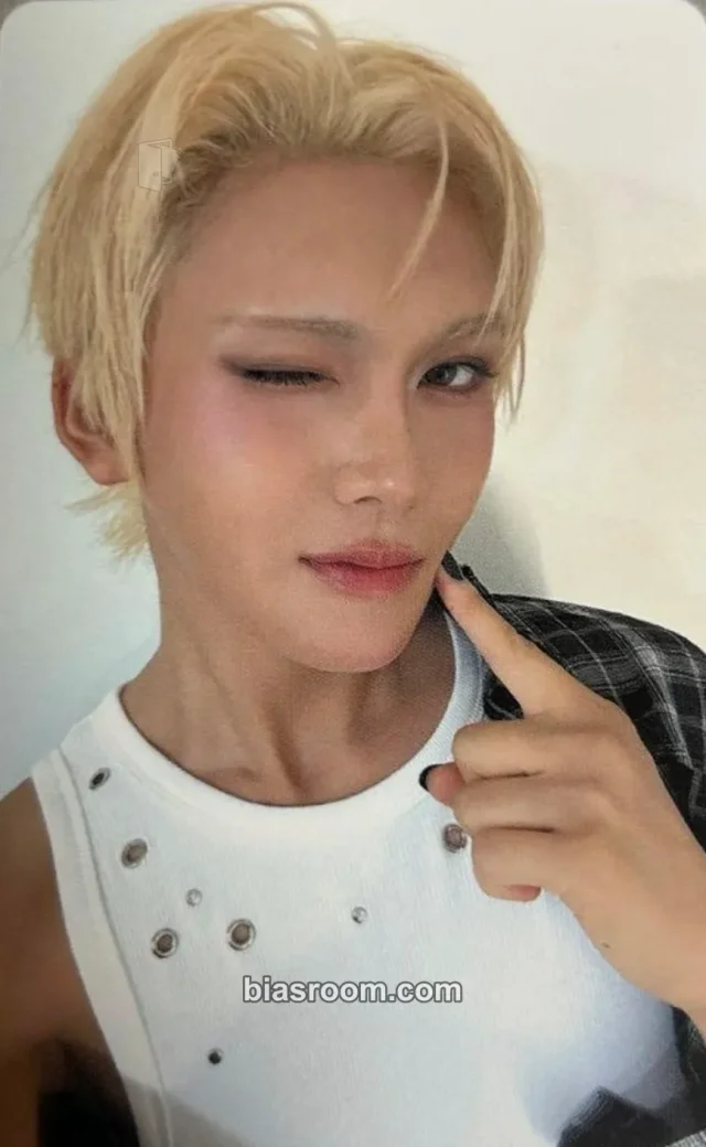 Hyun XLOV SERVING-X Asia Tour 2026 K-pop photocard