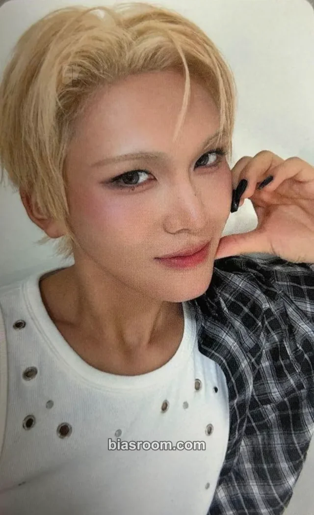 Hyun XLOV SERVING-X Asia Tour 2026 K-pop photocard