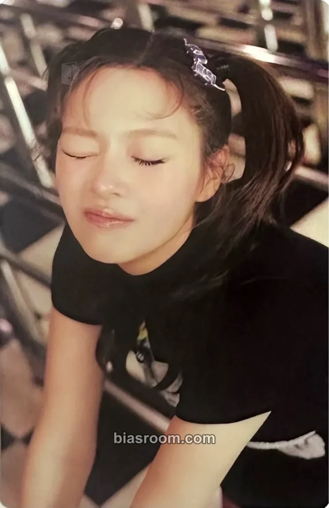 Jeongyeon TWICE TWICE The Thrill (11th Anniversary Pop-Up) K-pop photocard