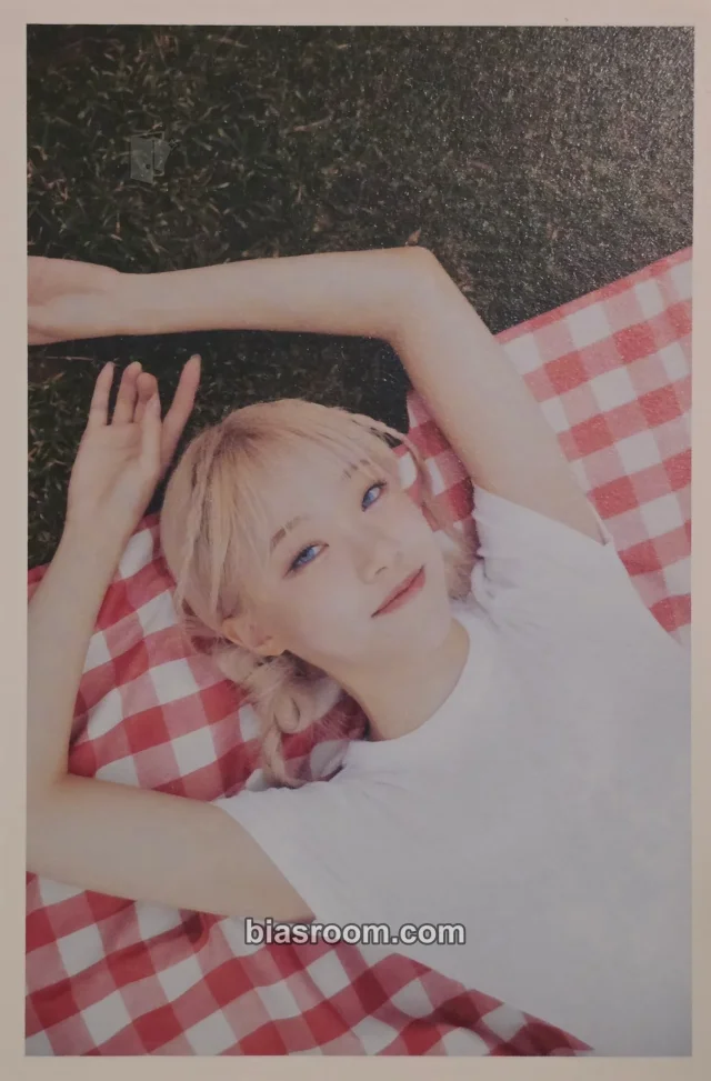 Jeewon cignature Us in the Summer K-pop photocard
