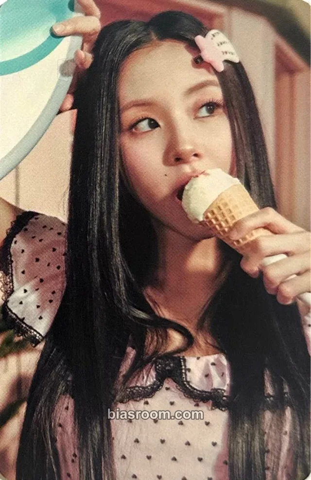 Chaeyoung TWICE TWICE The Thrill (11th Anniversary Pop-Up) K-pop photocard