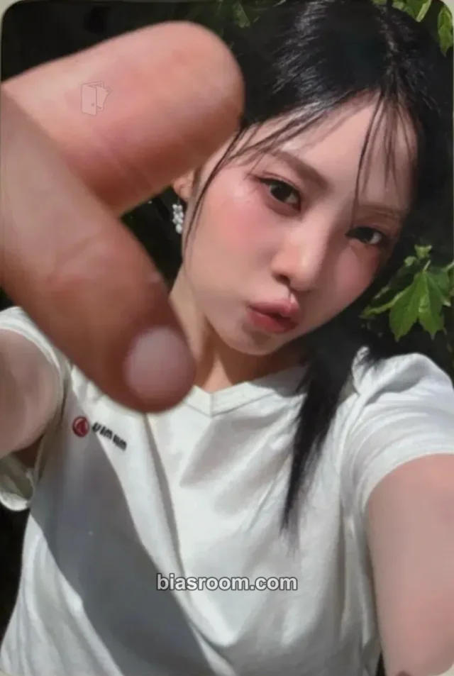 Liv RESCENE Dearest K-pop photocard