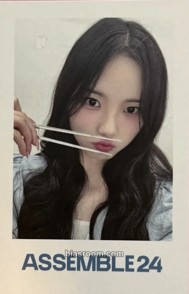Photocard K-pop de Jiwoo tripleS Assemble24