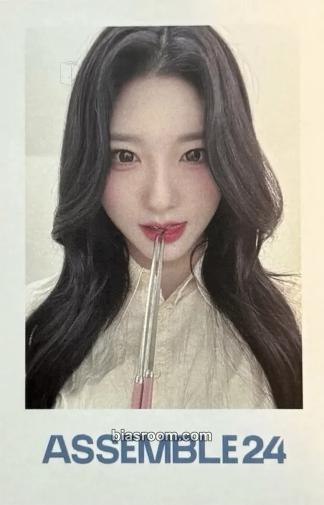 Photocard K-pop de Xinyu tripleS Assemble24