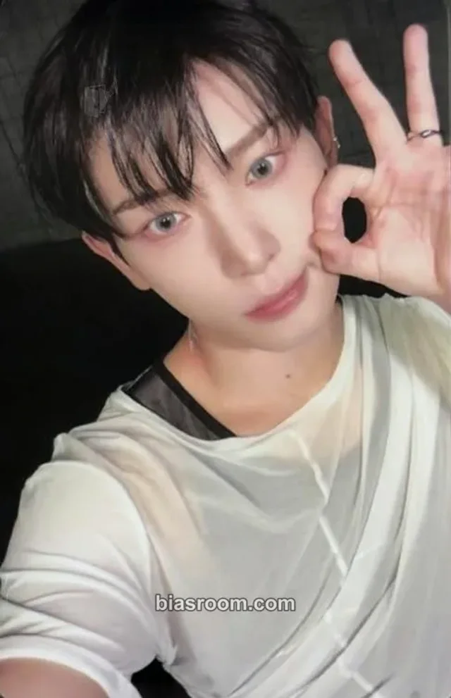 Harua  &TEAM Mark on Me K-pop photocard