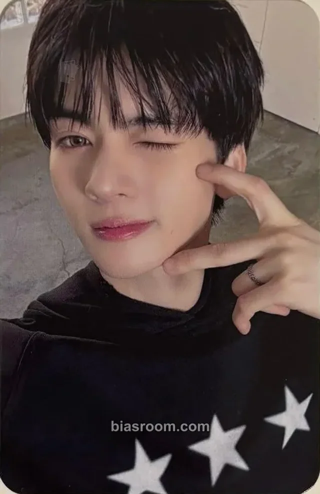 Yorch POW Valentine K-pop photocard
