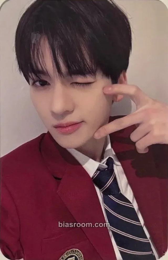 Yorch POW Valentine K-pop photocard