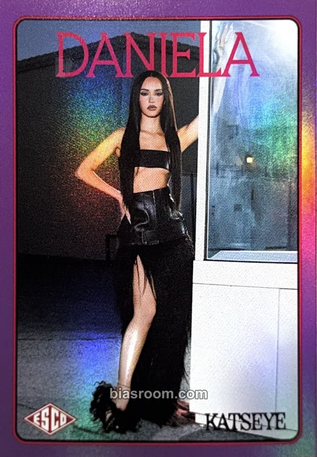 Photocard K-pop di Daniela KATSEYE ESCO “WILD” Trading Cards