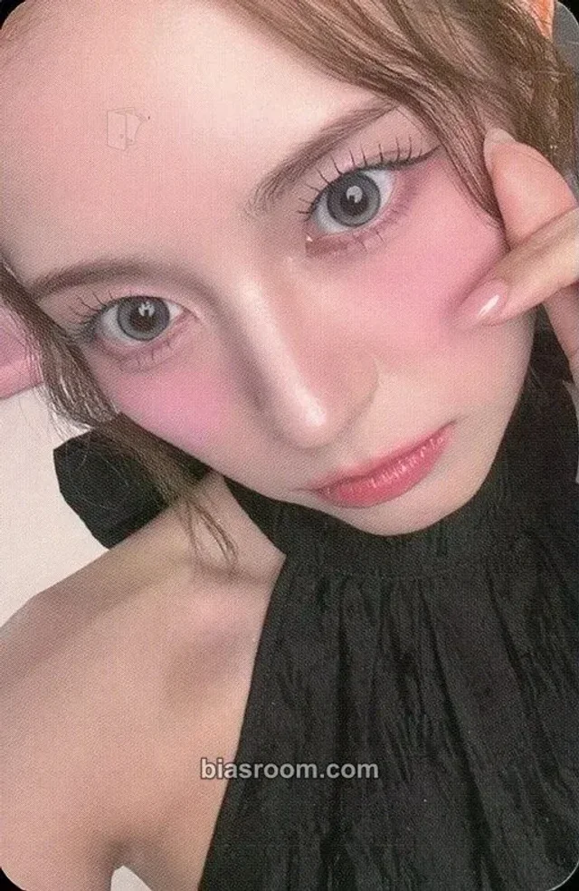 Mashiro MADEIN Mashiro x OOHA Contacts K-pop photocard