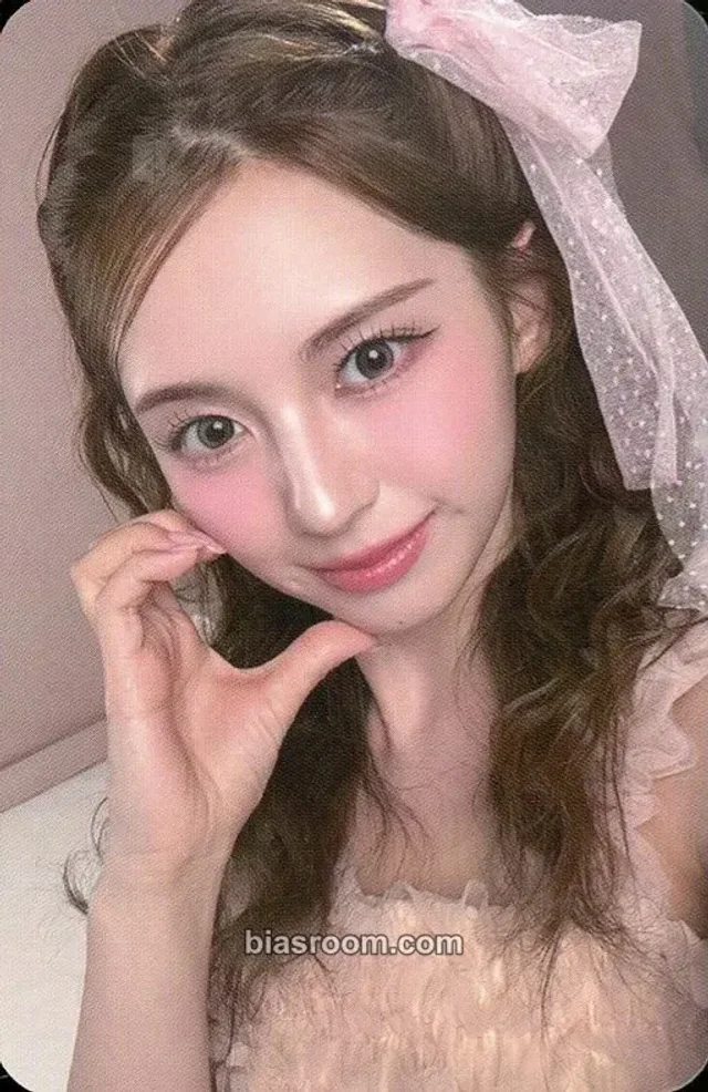 Mashiro MADEIN Mashiro x OOHA Contacts K-pop photocard