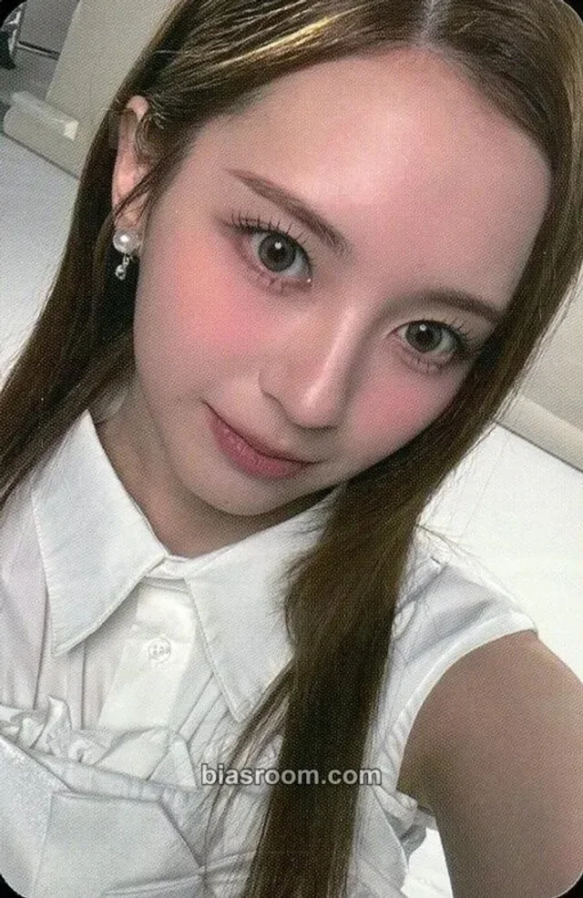 Mashiro MADEIN Mashiro x OOHA Contacts K-pop photocard
