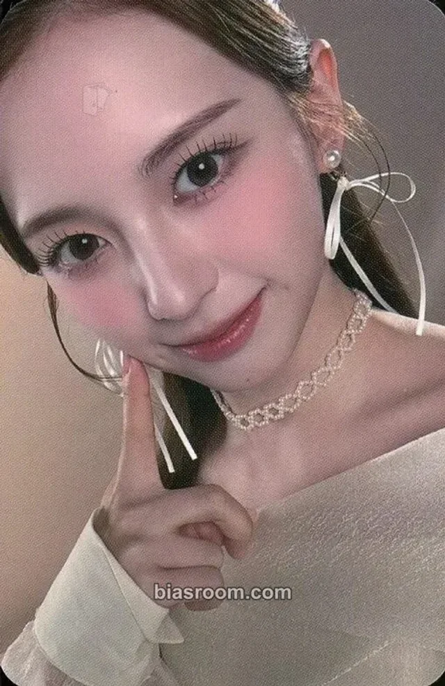 Mashiro MADEIN Mashiro x OOHA Contacts K-pop photocard