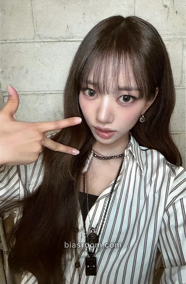 Photocard K-pop di Sooin MEOVV GO HARD