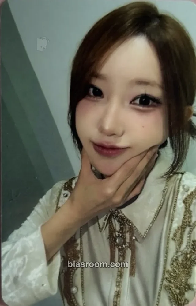 Magenta QWER Rockation K-pop photocard