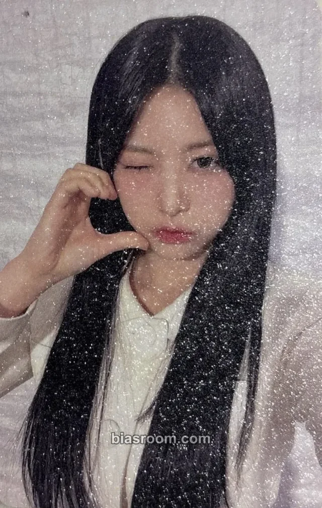 Liv RESCENE The World Voice • HK K-pop photocard