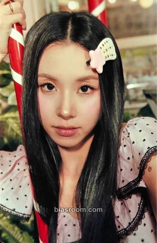 Chaeyoung TWICE TWICE The Thrill (11th Anniversary Pop-Up) K-pop photocard