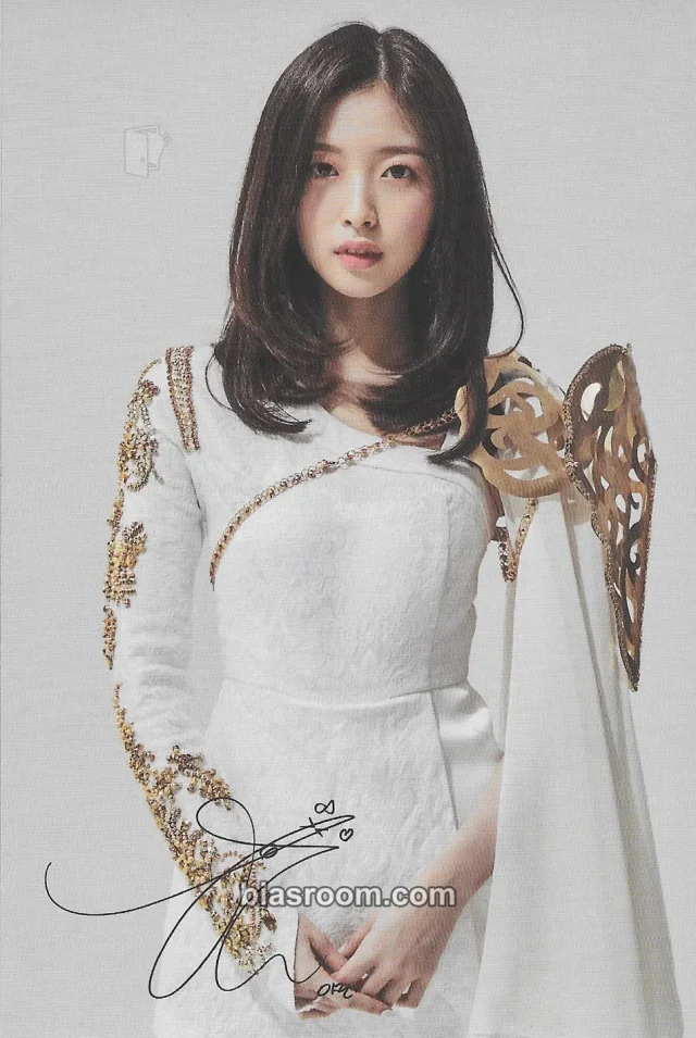 Arin OH MY GIRL 2022 Season's Greetings: [CROWNED] QUEEN K-pop photocard