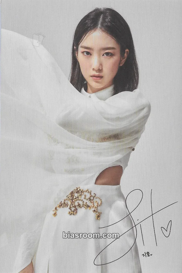 Jiho OH MY GIRL 2022 Season's Greetings: [CROWNED] QUEEN K-pop photocard
