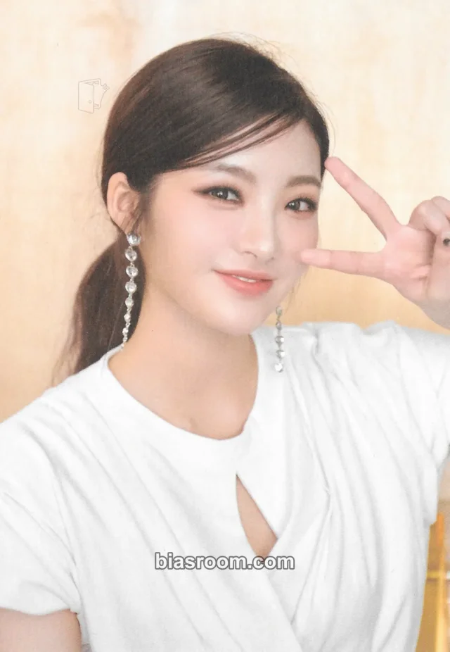 Kelly TRI.BE Veni Vidi Vici K-pop photocard