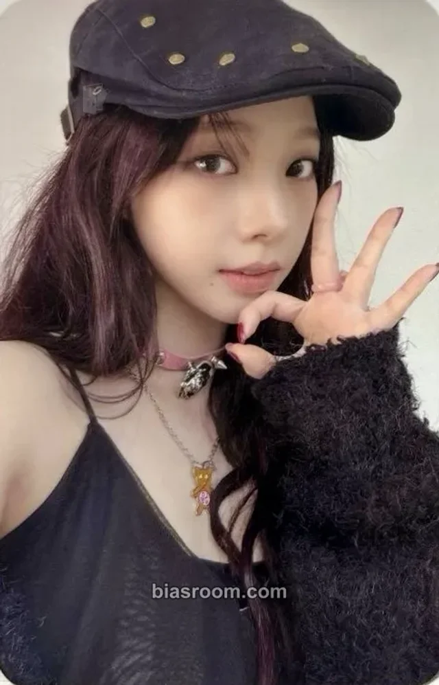 Photocard K-pop di Karina aespa 2025 SMTOWN : THE CULTURE, THE FUTURE